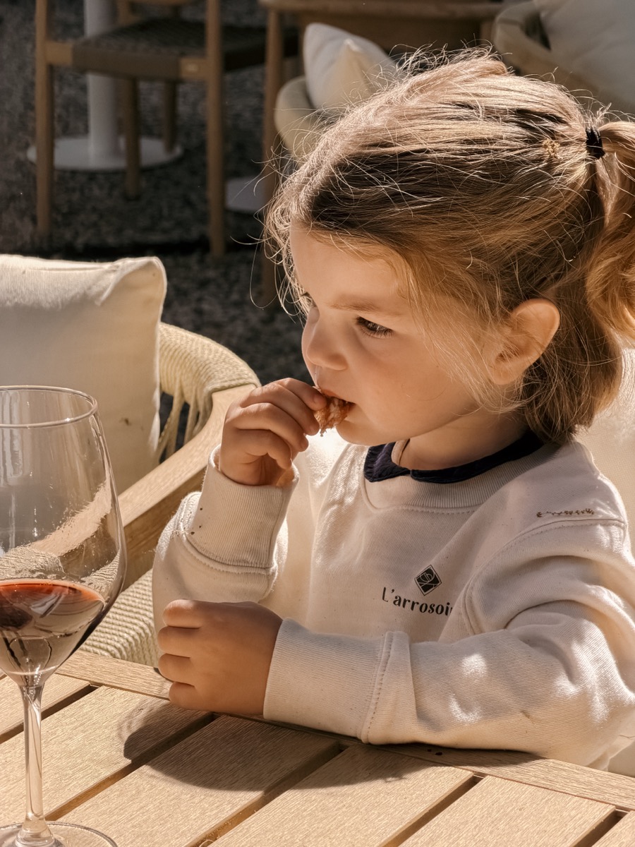 Moment en famille au restaurant de plage la Pergola