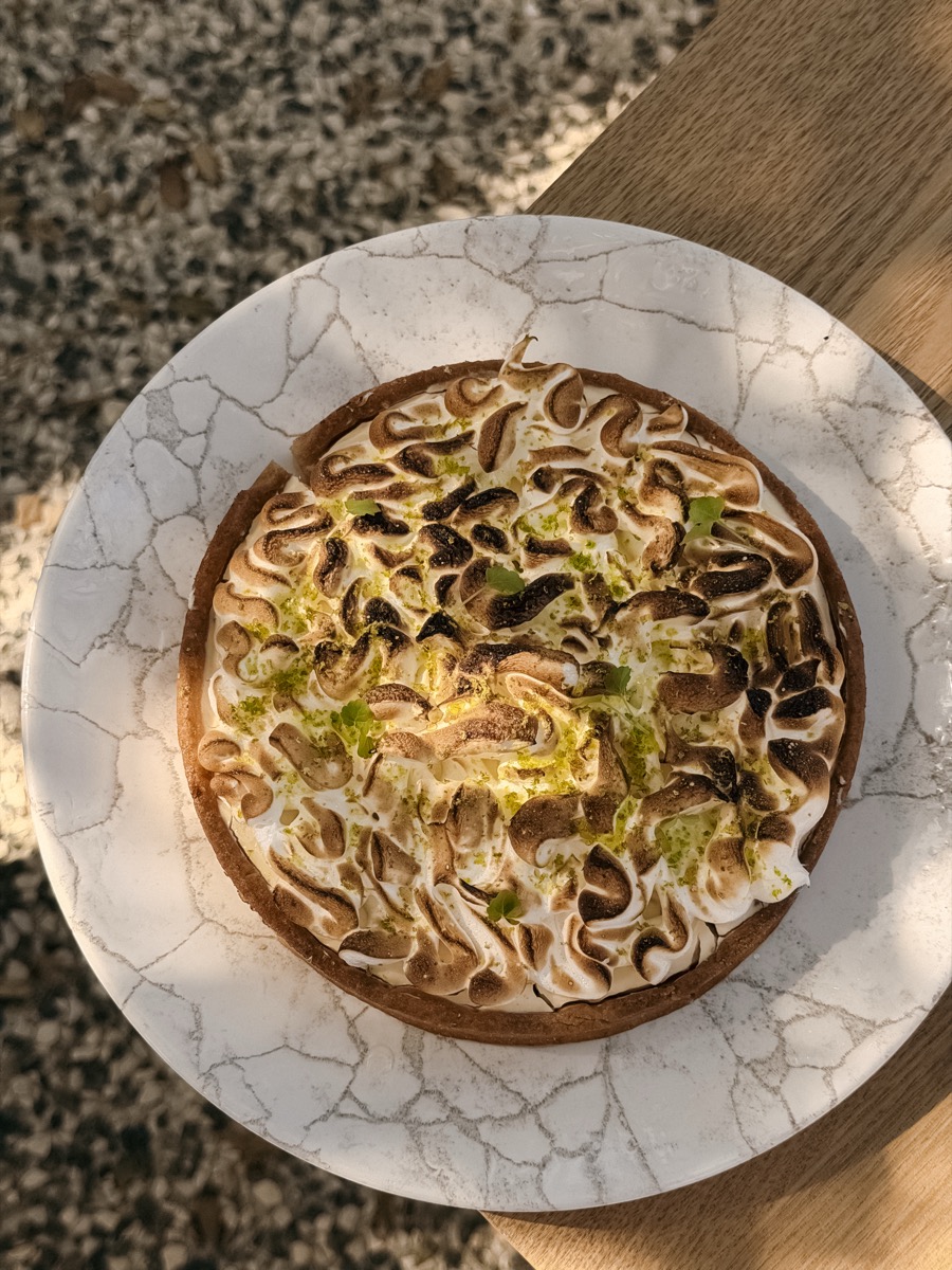 Tarte au citron meringuée, dessert signature de la Pergola