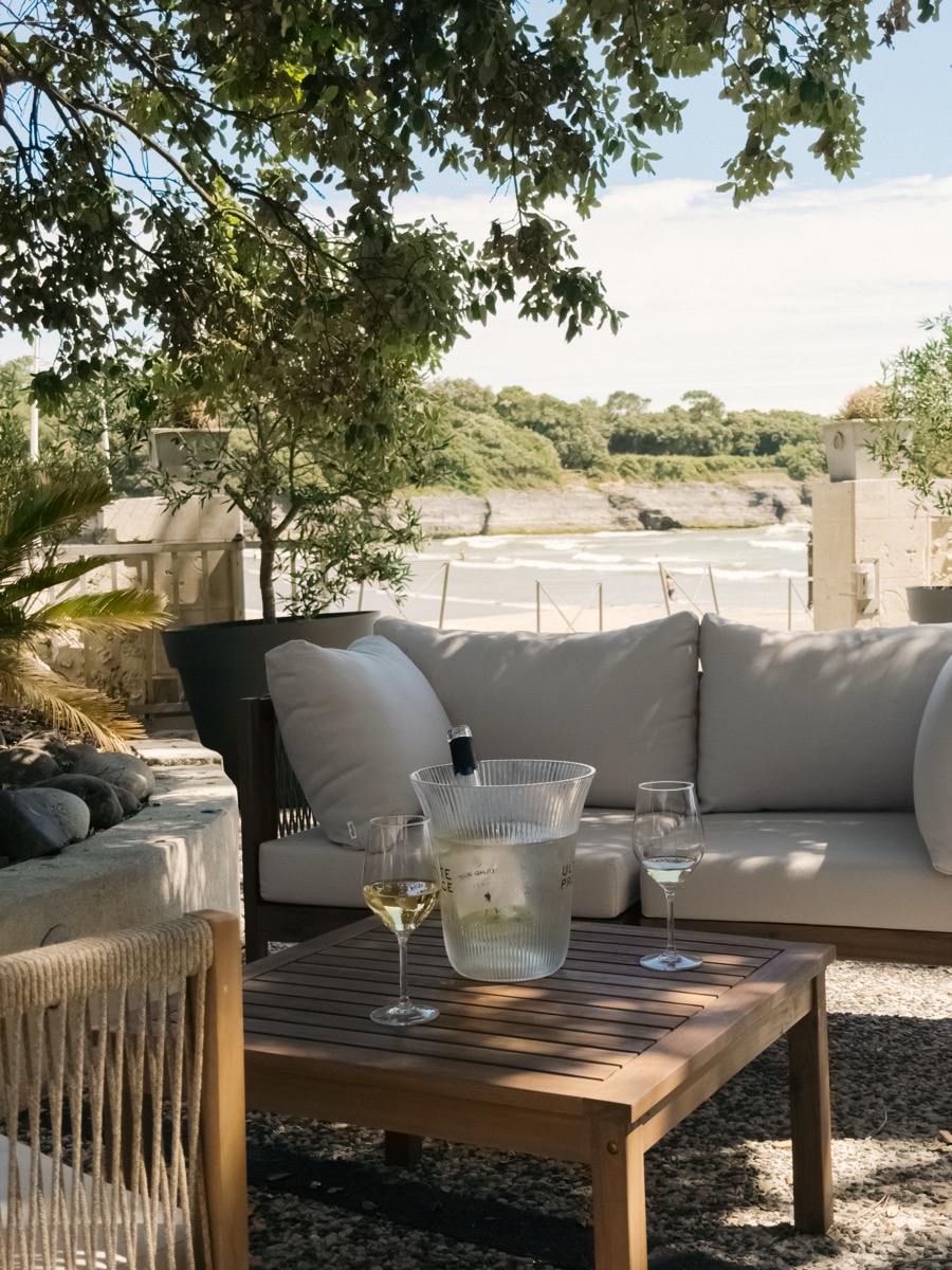 Terrasse lounge de la Pergola avec vue sur la mer à Saint-Palais-sur-Mer